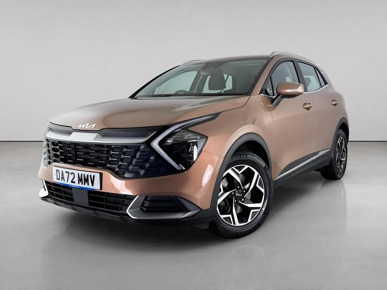 Kia Sportage thumbnail Front Left