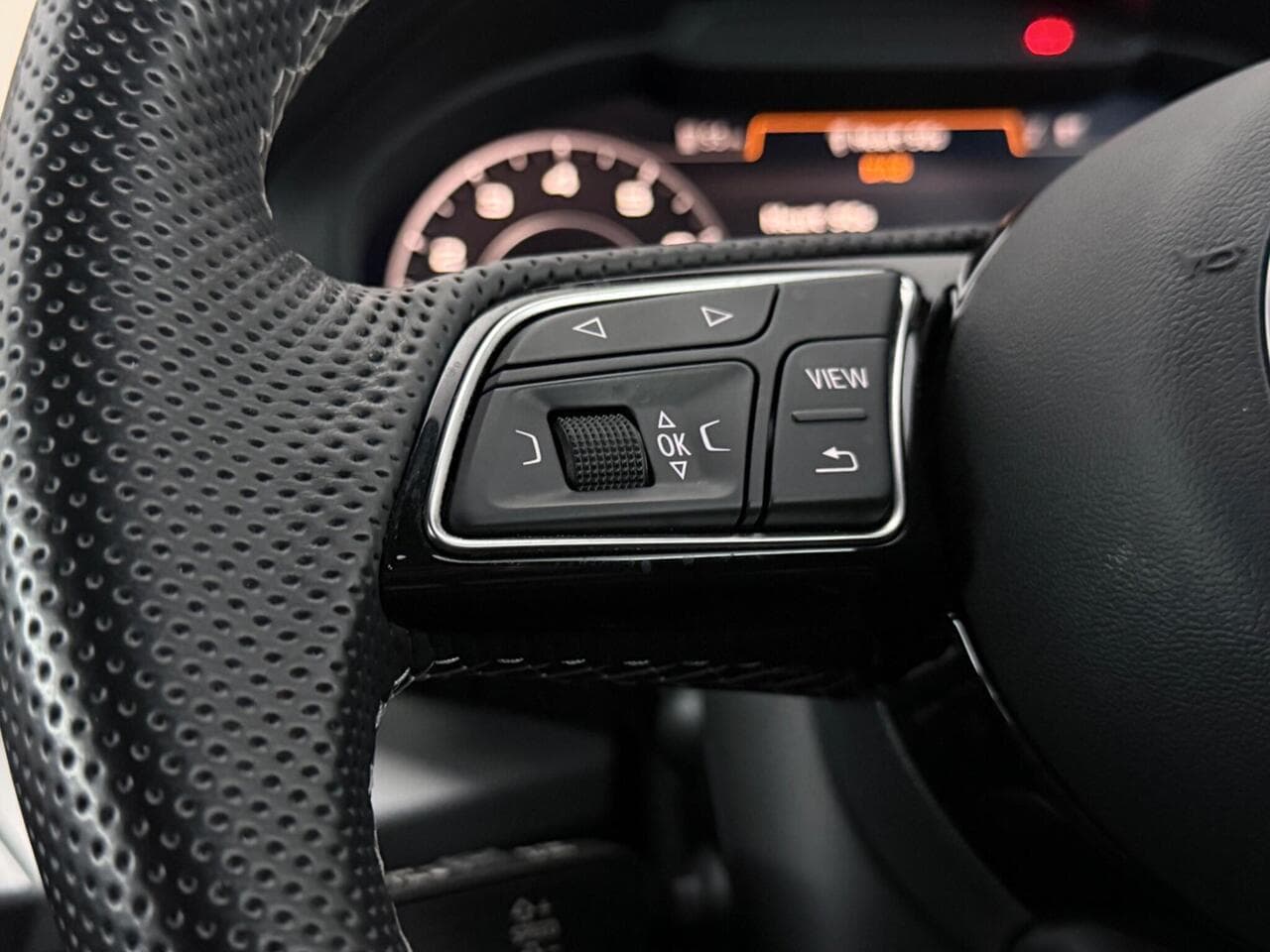 Audi Q2 thumbnail Misc Controls