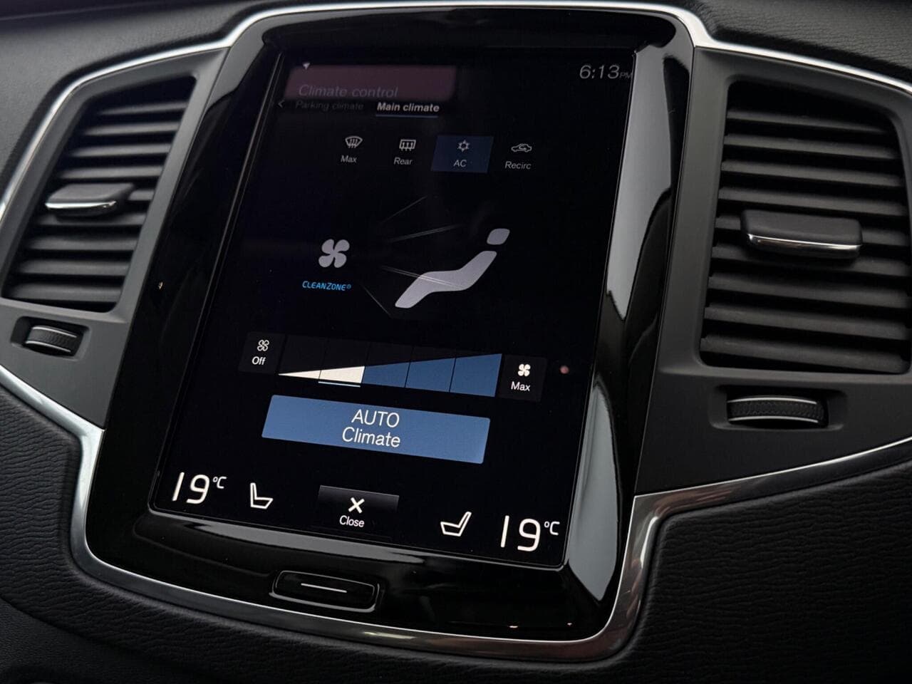 Volvo XC90 thumbnail Infotainment System