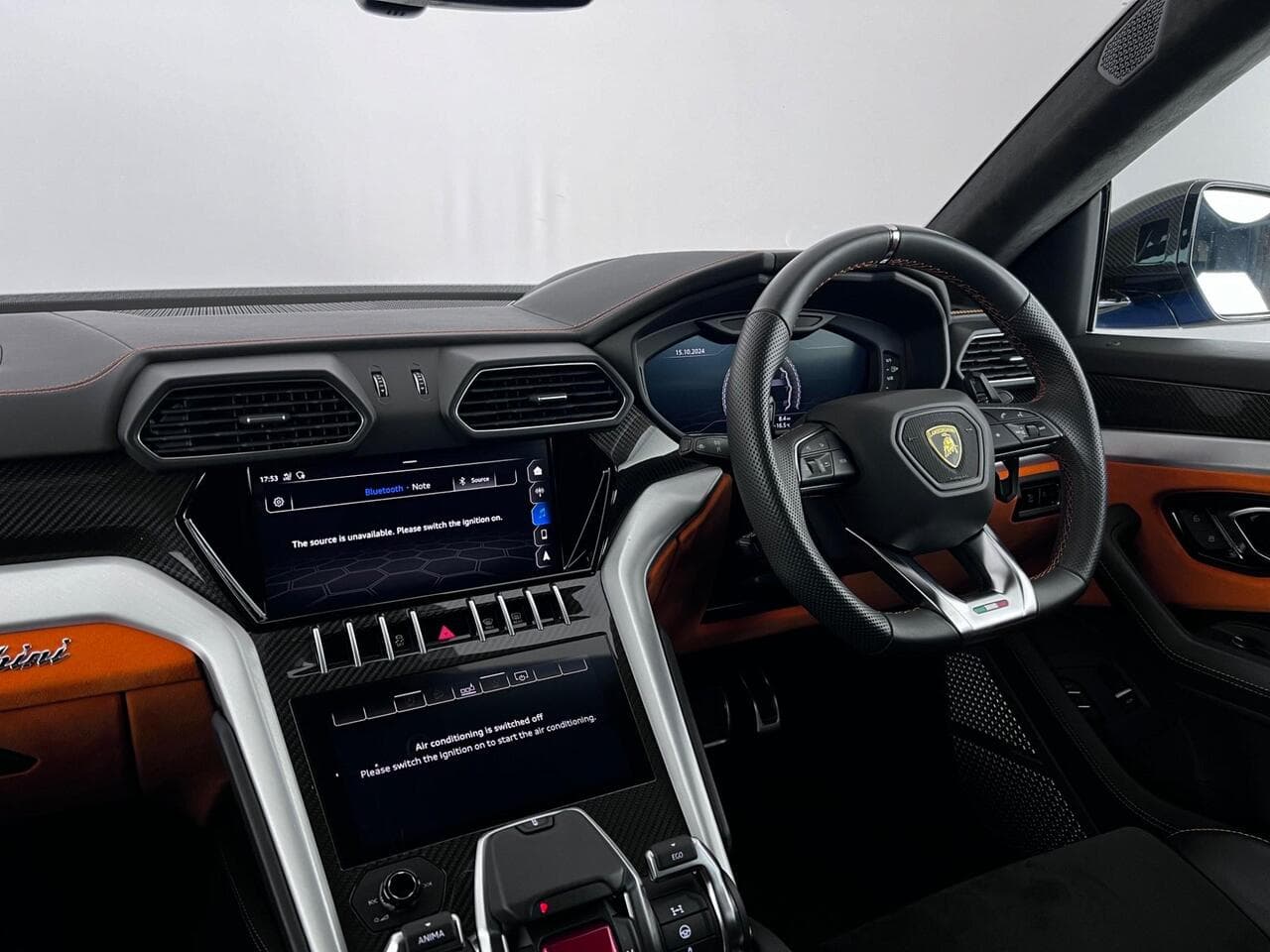 Lamborghini Urus thumbnail Interior Front