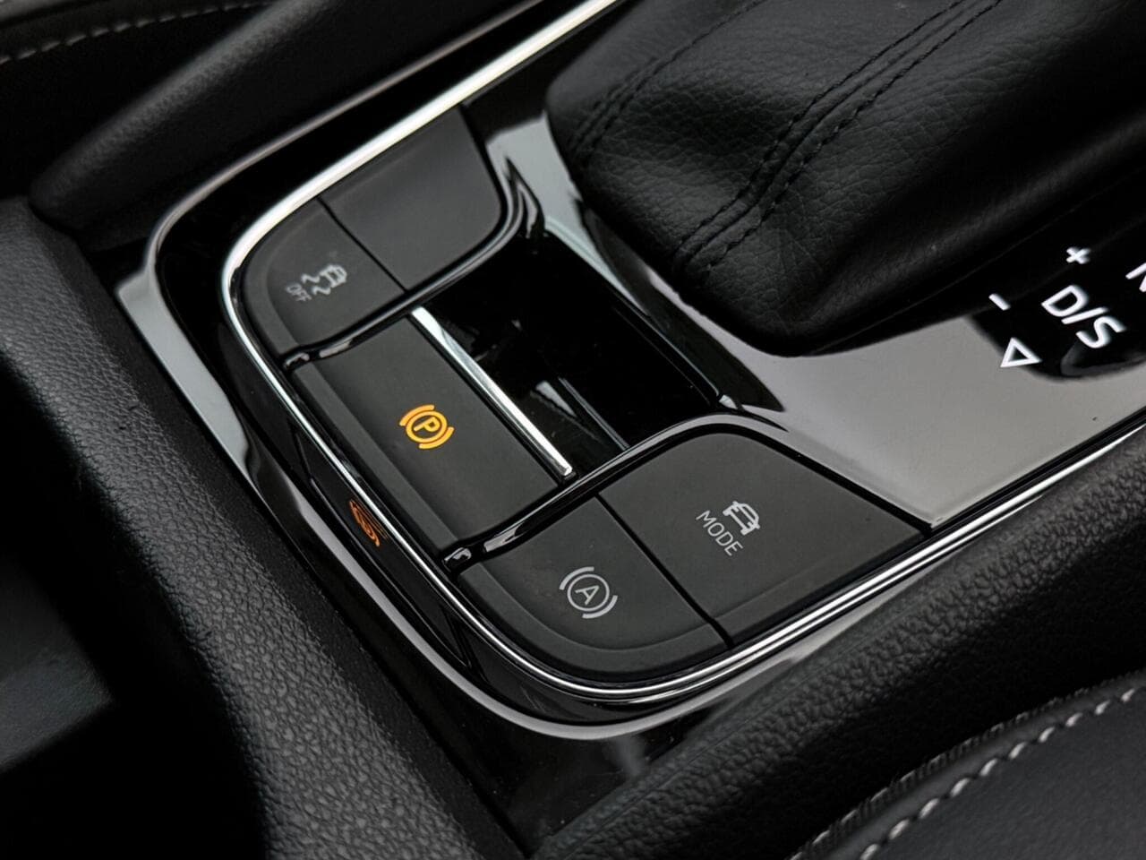 Skoda Karoq thumbnail Misc Controls