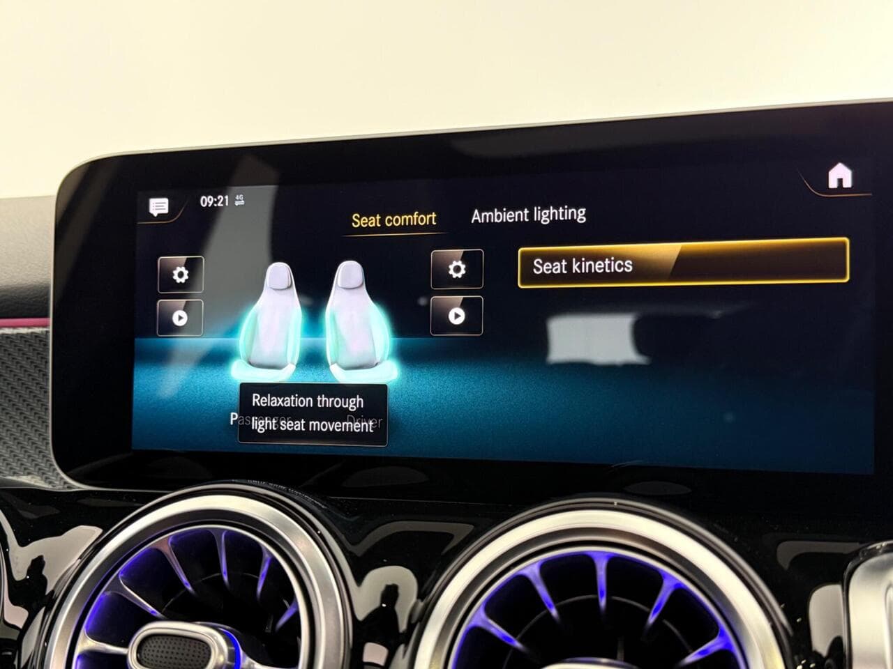 Mercedes-Benz GLB thumbnail Infotainment System