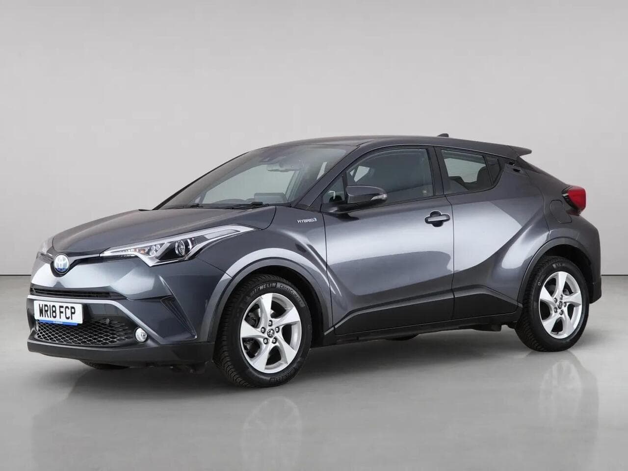 Toyota C-HR thumbnail Front Left
