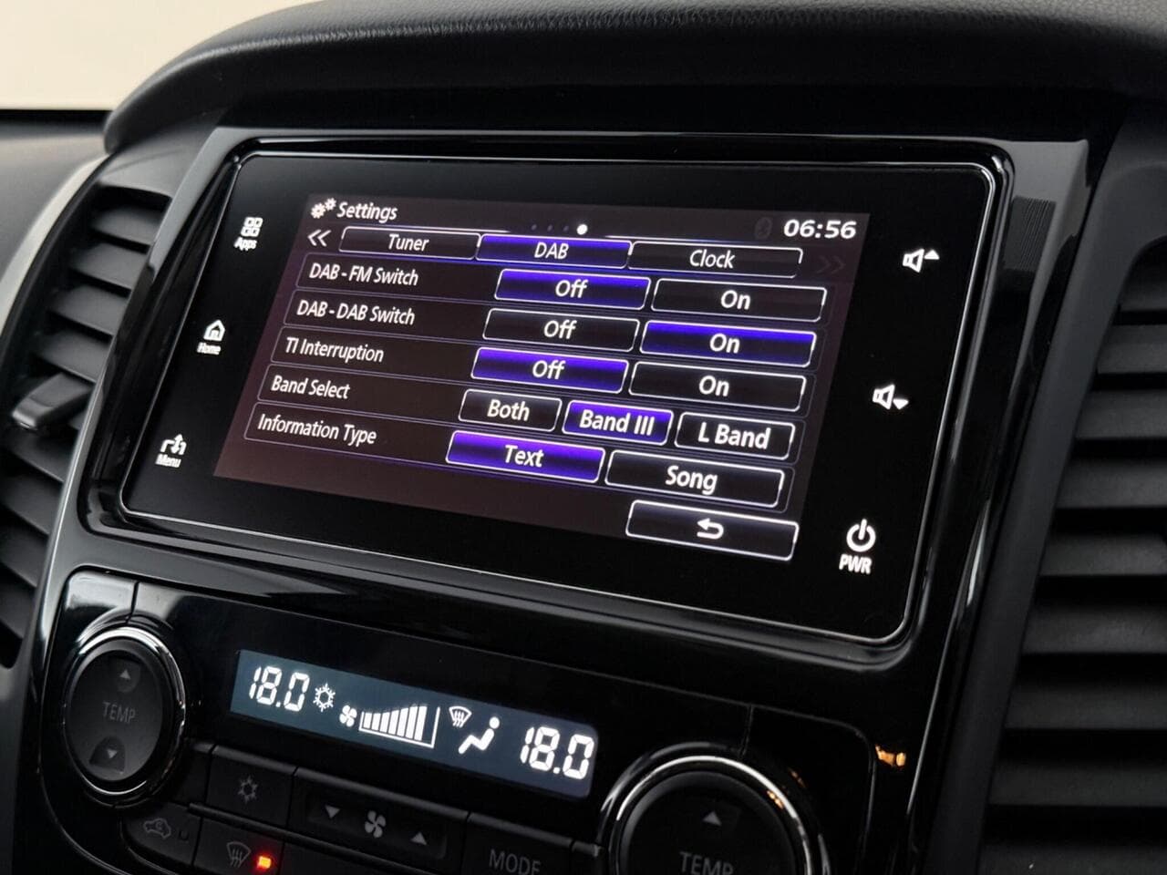Mitsubishi Shogun Sport thumbnail Infotainment System