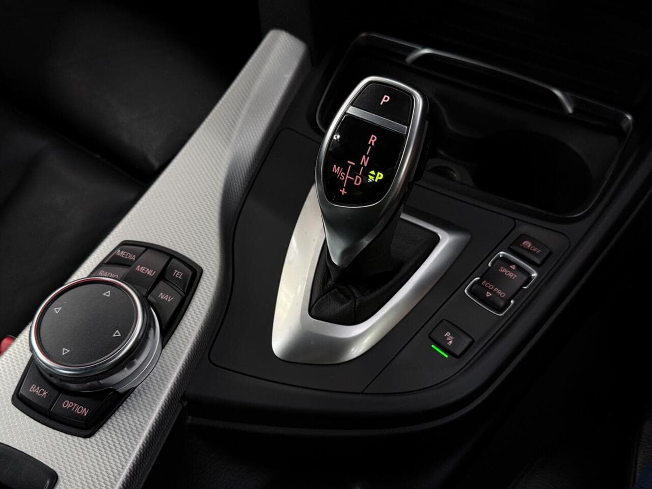 BMW 4 Series thumbnail Interior Front