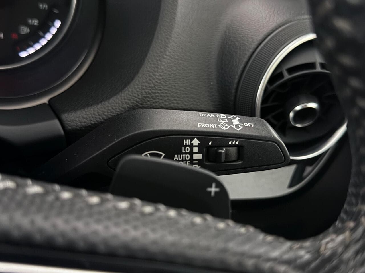 Audi Q2 thumbnail Misc Controls