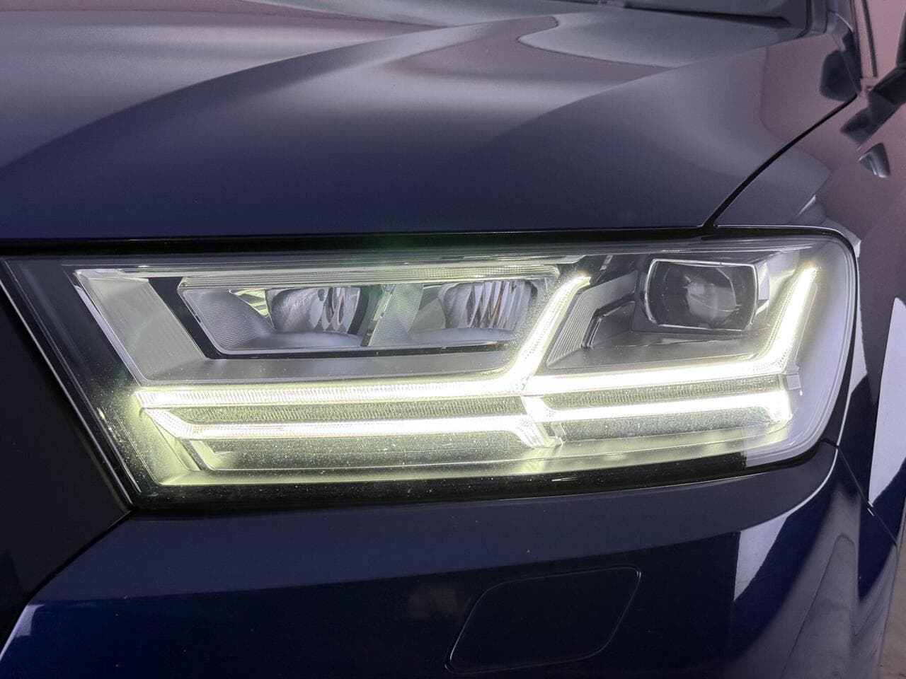 Audi Q7 thumbnail Lights Front