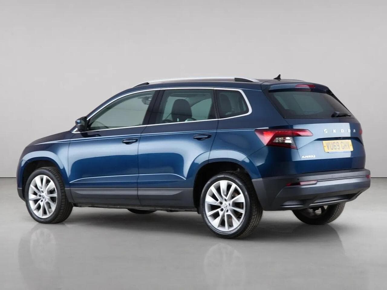 Skoda Karoq thumbnail Side Left