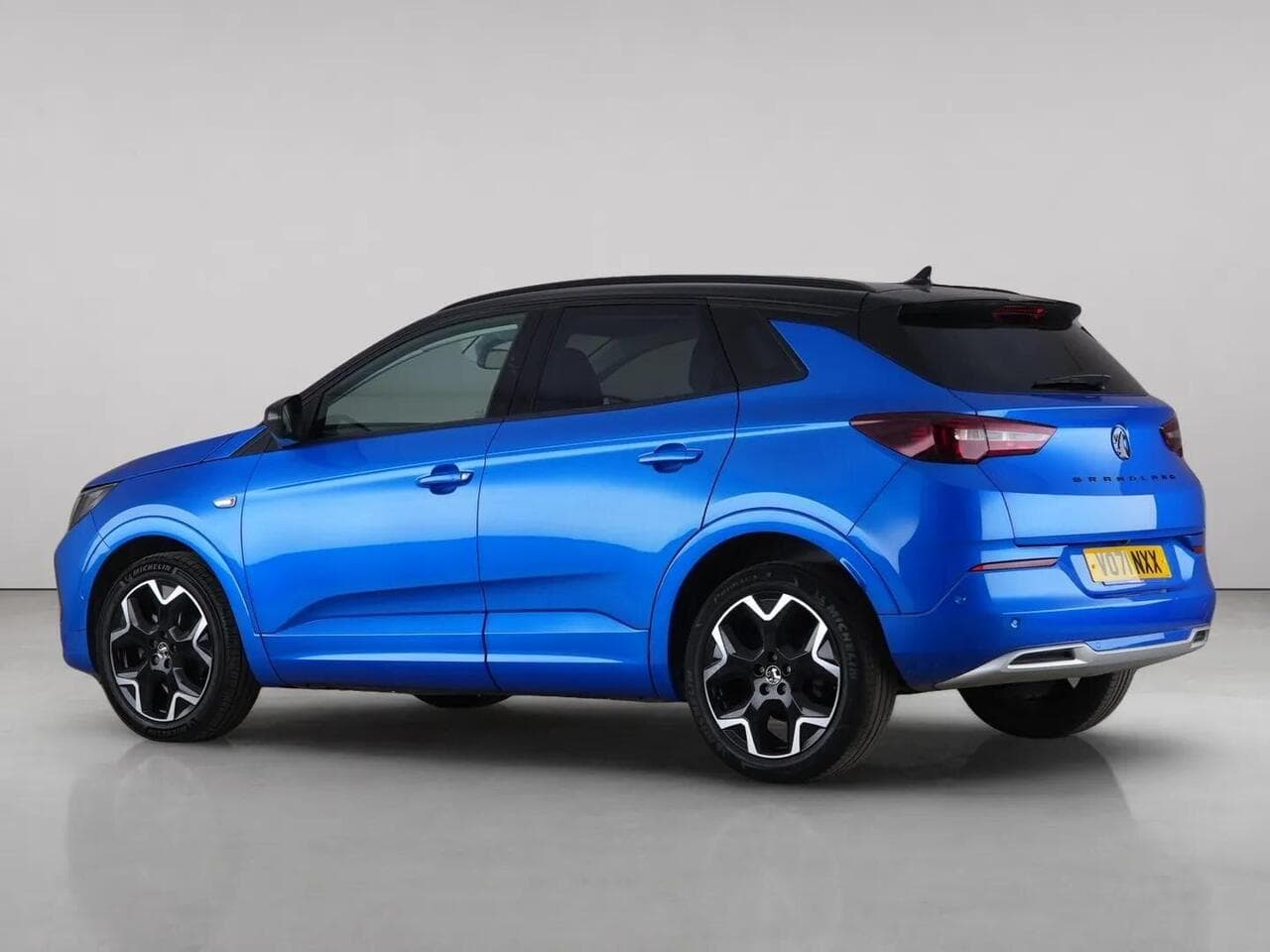Vauxhall Grandland X thumbnail Side Left