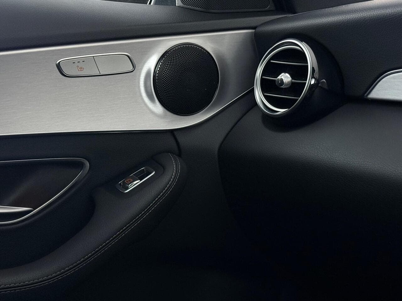 Mercedes-Benz C Class thumbnail Misc Controls