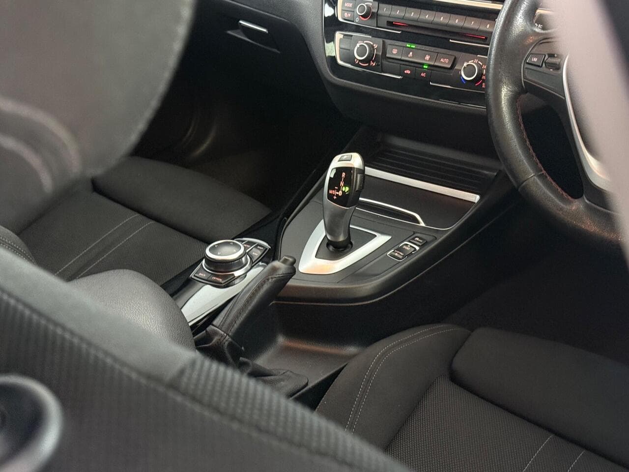 BMW 1 Series thumbnail Interior Front