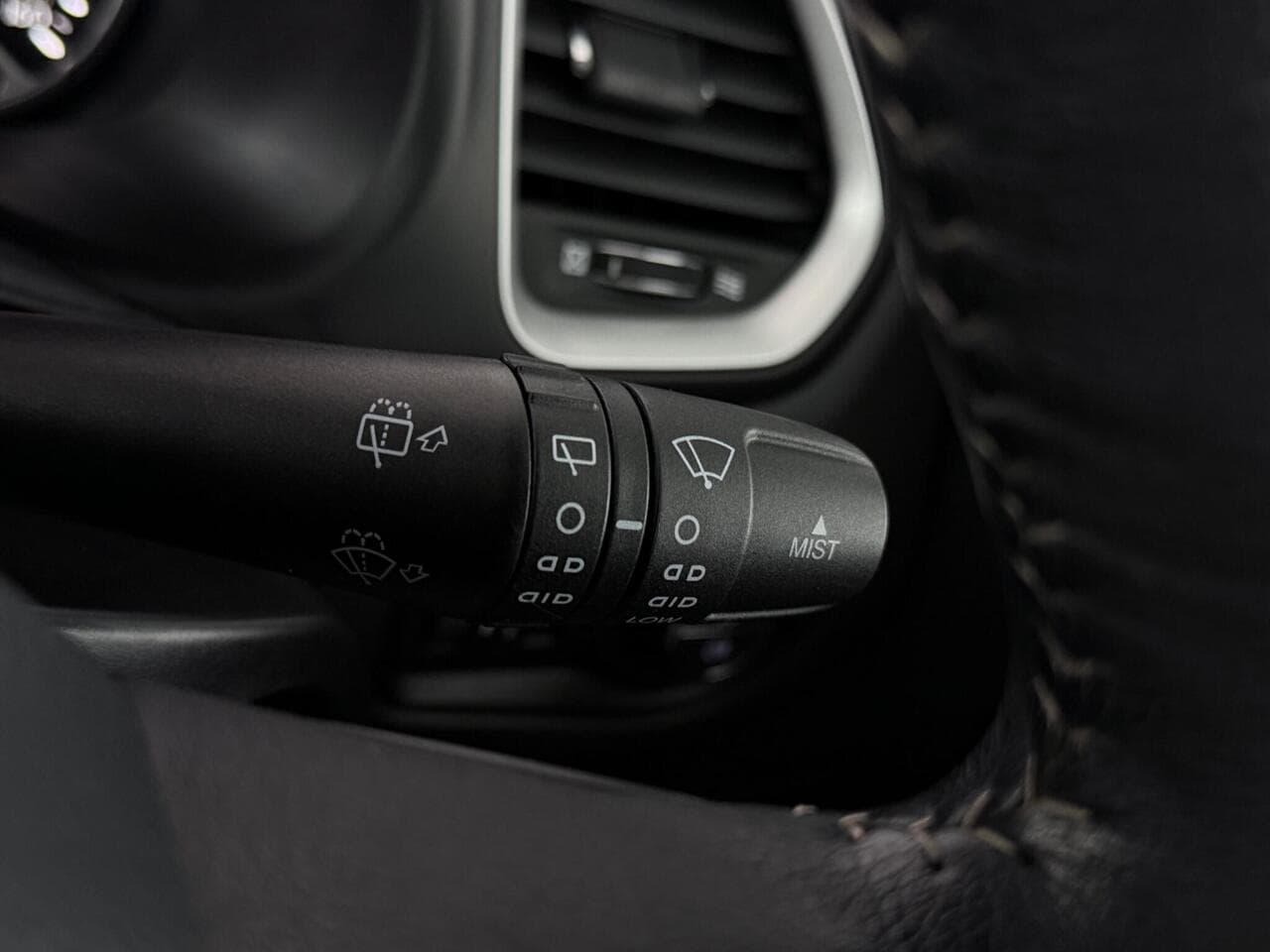 Jeep Renegade thumbnail Misc Controls