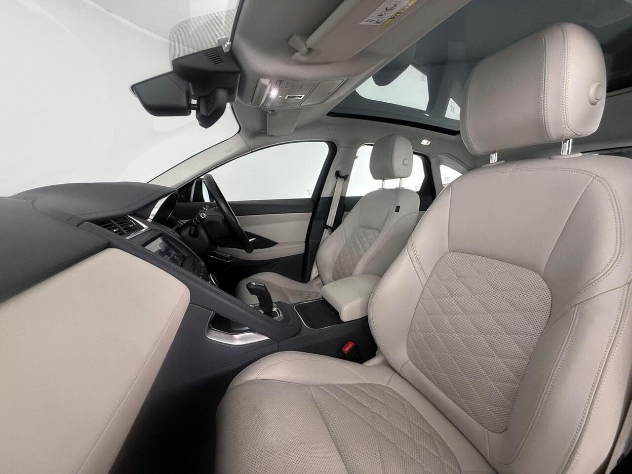 Jaguar E-PACE thumbnail Seat Front Passenger