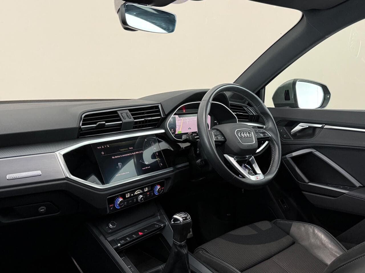 Audi Q3 thumbnail Interior Front