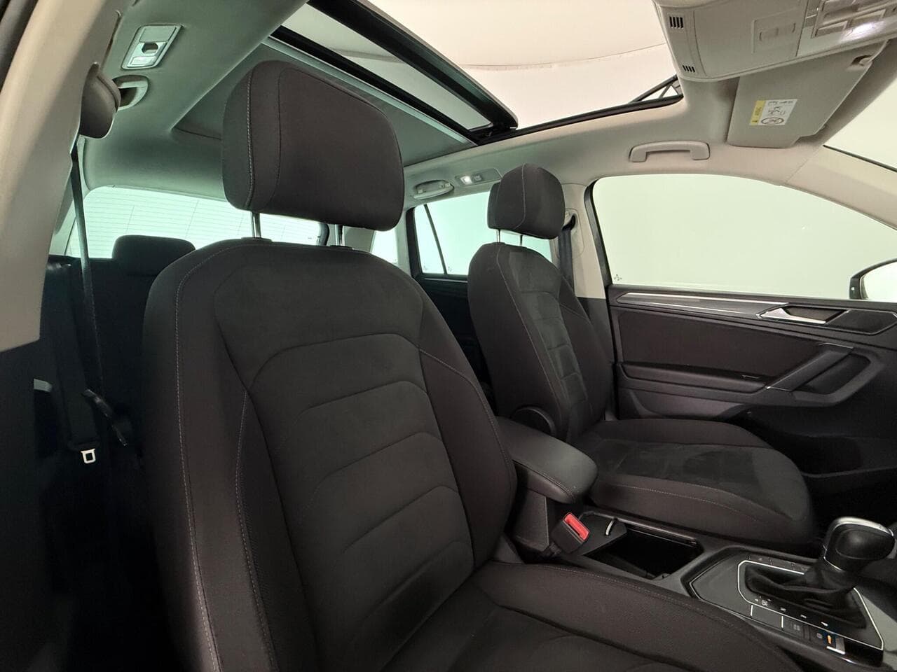 Volkswagen Tiguan thumbnail Seat Driver