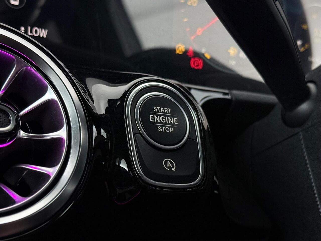 Mercedes-Benz GLA thumbnail Misc Controls