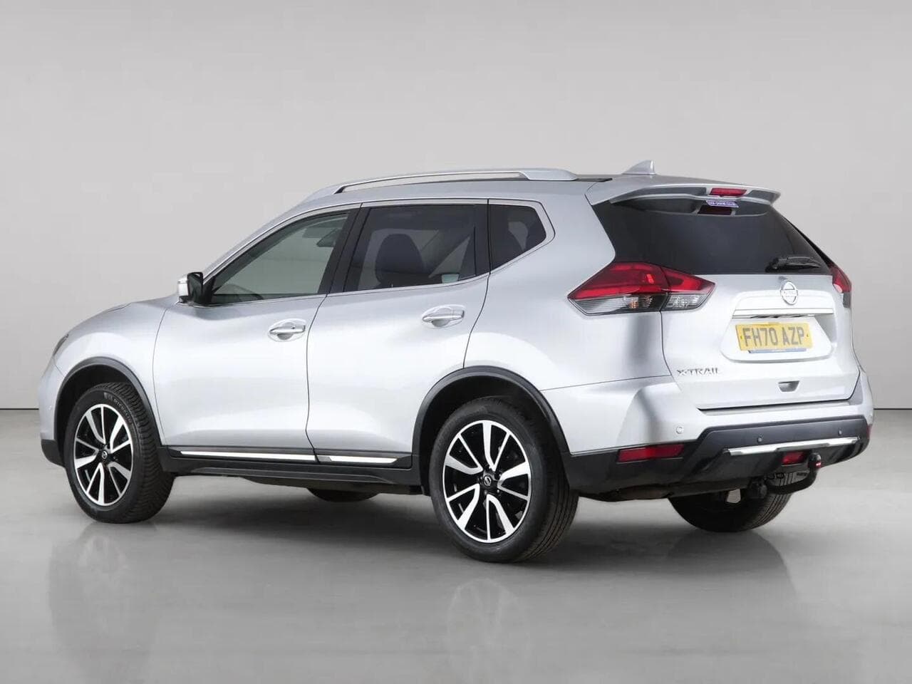 Nissan X-Trail thumbnail Rear Left