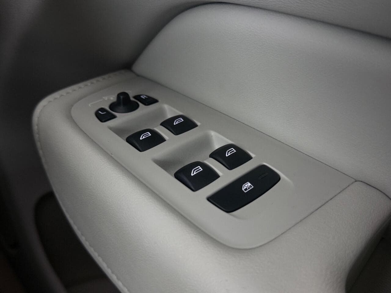 Volvo XC60 thumbnail Misc Controls