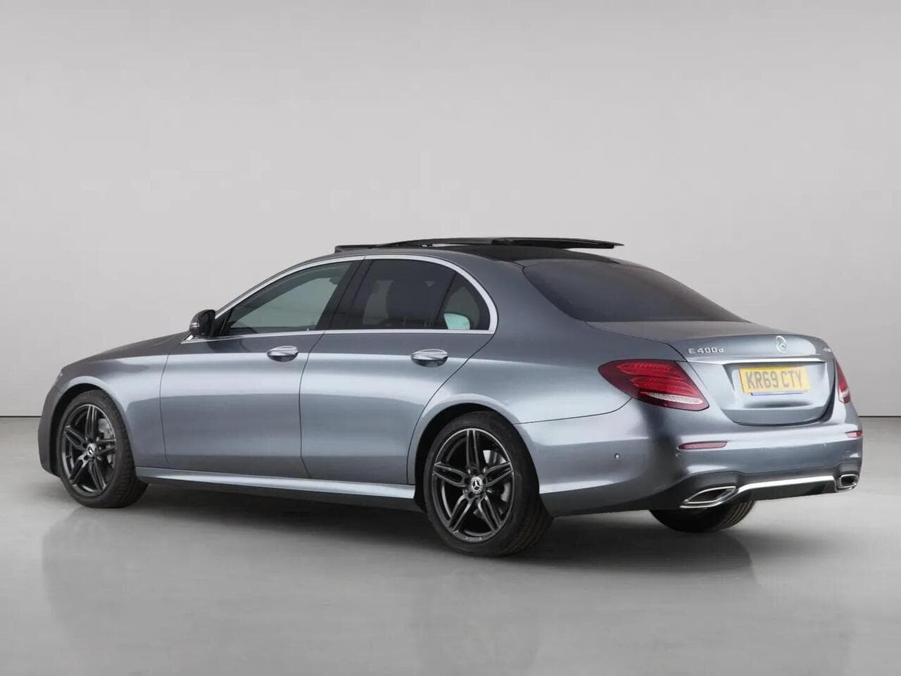 Mercedes-Benz E Class thumbnail Rear Left