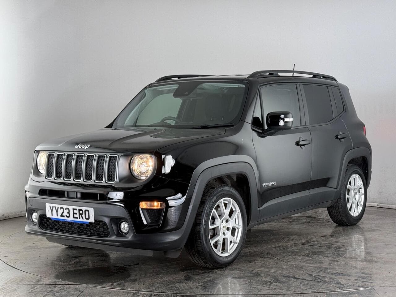 Jeep Renegade thumbnail Front Left