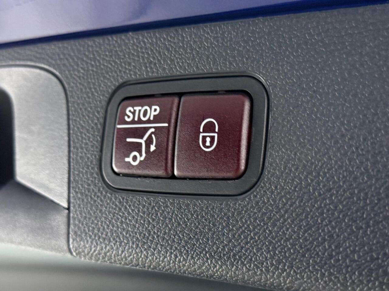Mercedes-Benz GLC thumbnail Misc Controls