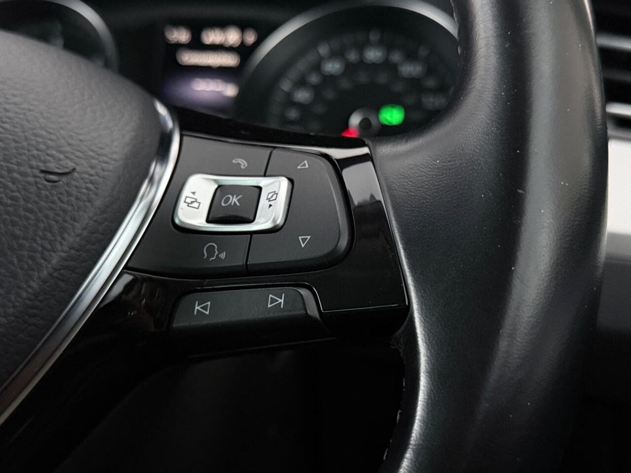 Volkswagen Passat thumbnail Misc Controls
