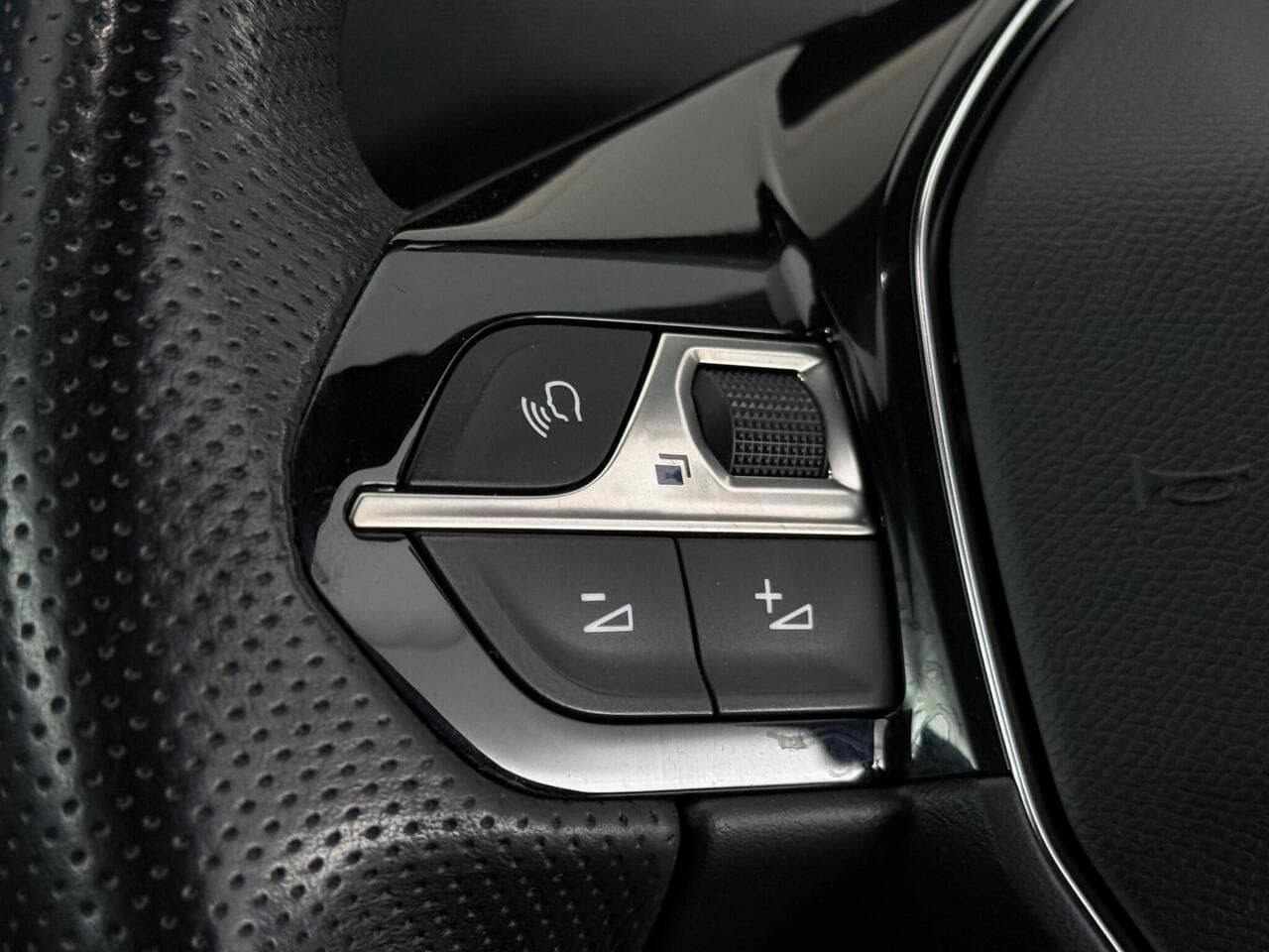 Peugeot 3008 thumbnail Misc Controls
