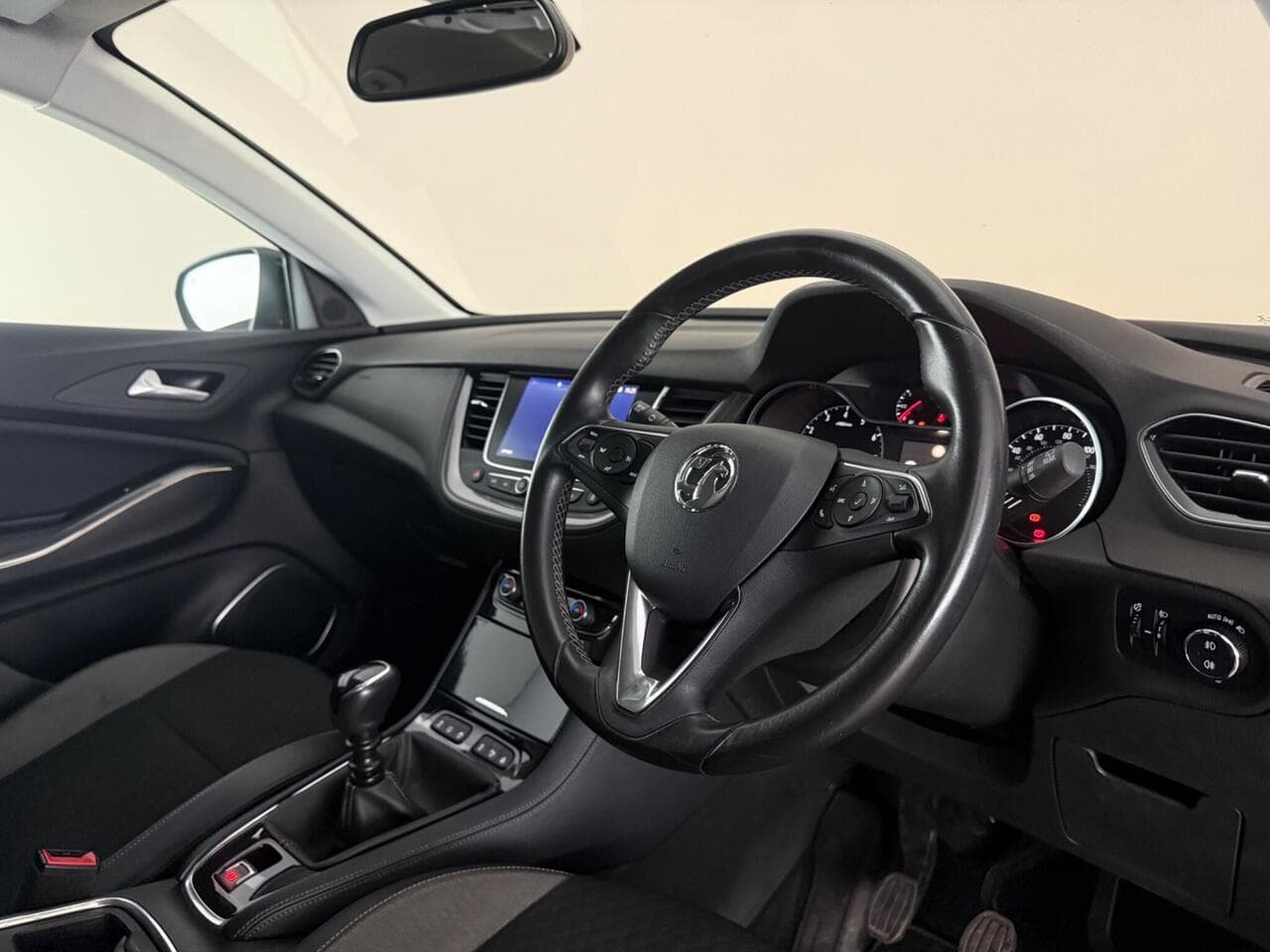 Vauxhall Grandland X thumbnail Interior Front