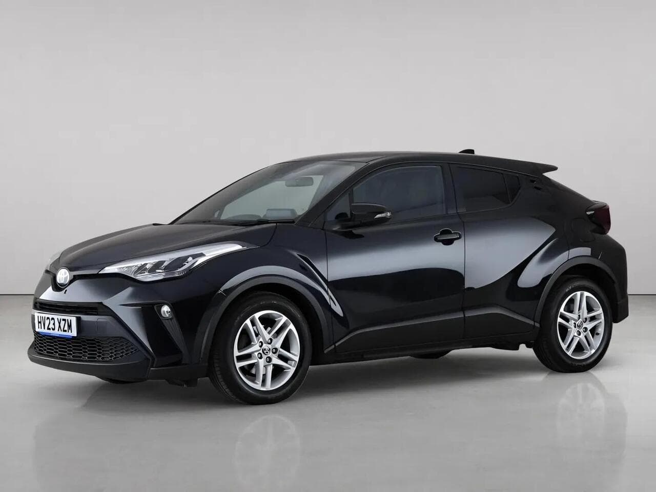 Toyota C-HR thumbnail Front Left