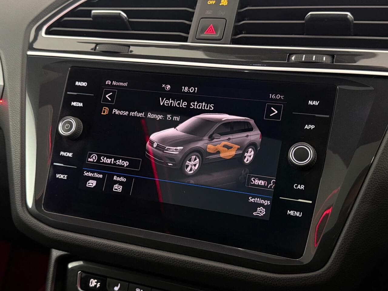 Volkswagen Tiguan thumbnail Infotainment System