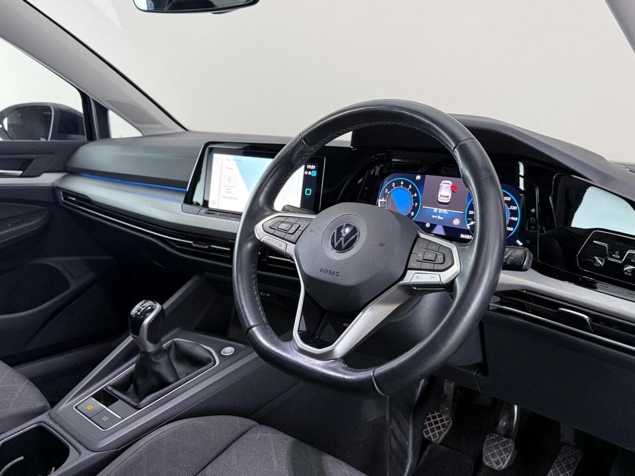 Volkswagen Golf thumbnail Interior Front