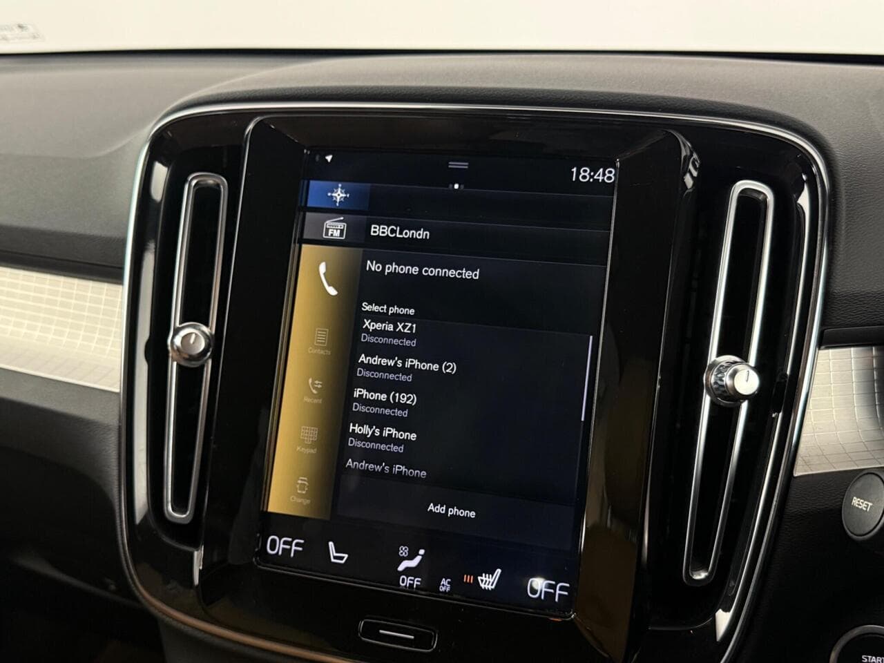 Volvo XC40 thumbnail Infotainment System