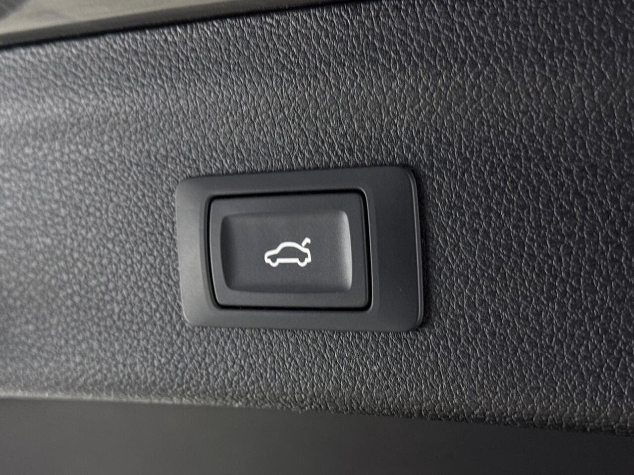 Audi Q3 thumbnail Misc Controls
