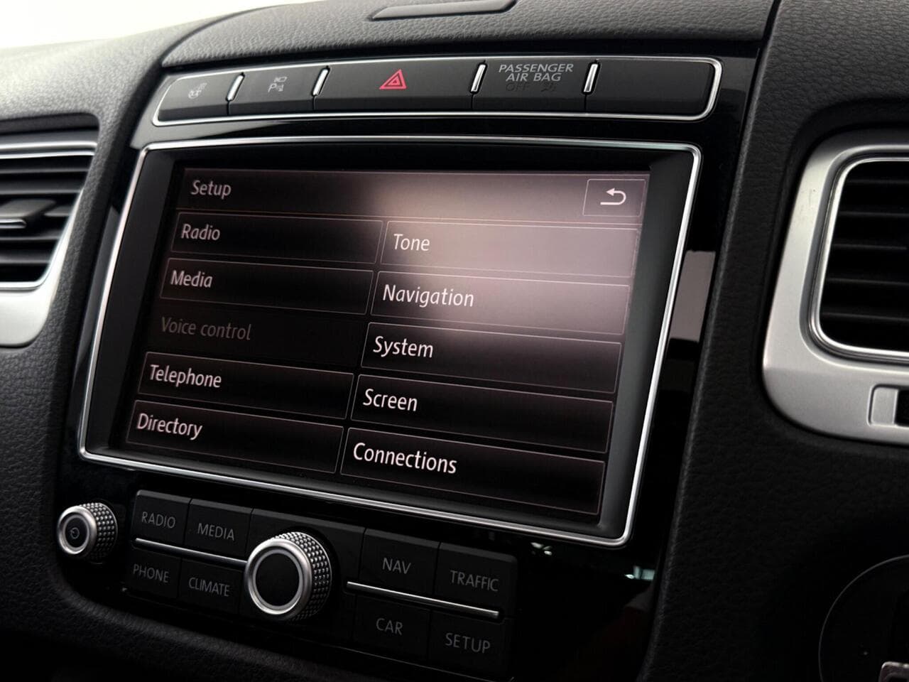 Volkswagen Touareg thumbnail Infotainment System
