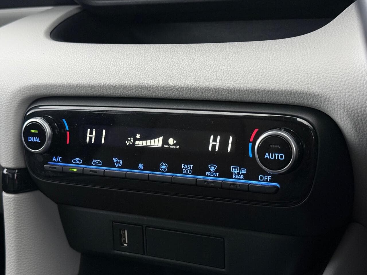Toyota Yaris thumbnail Misc Controls