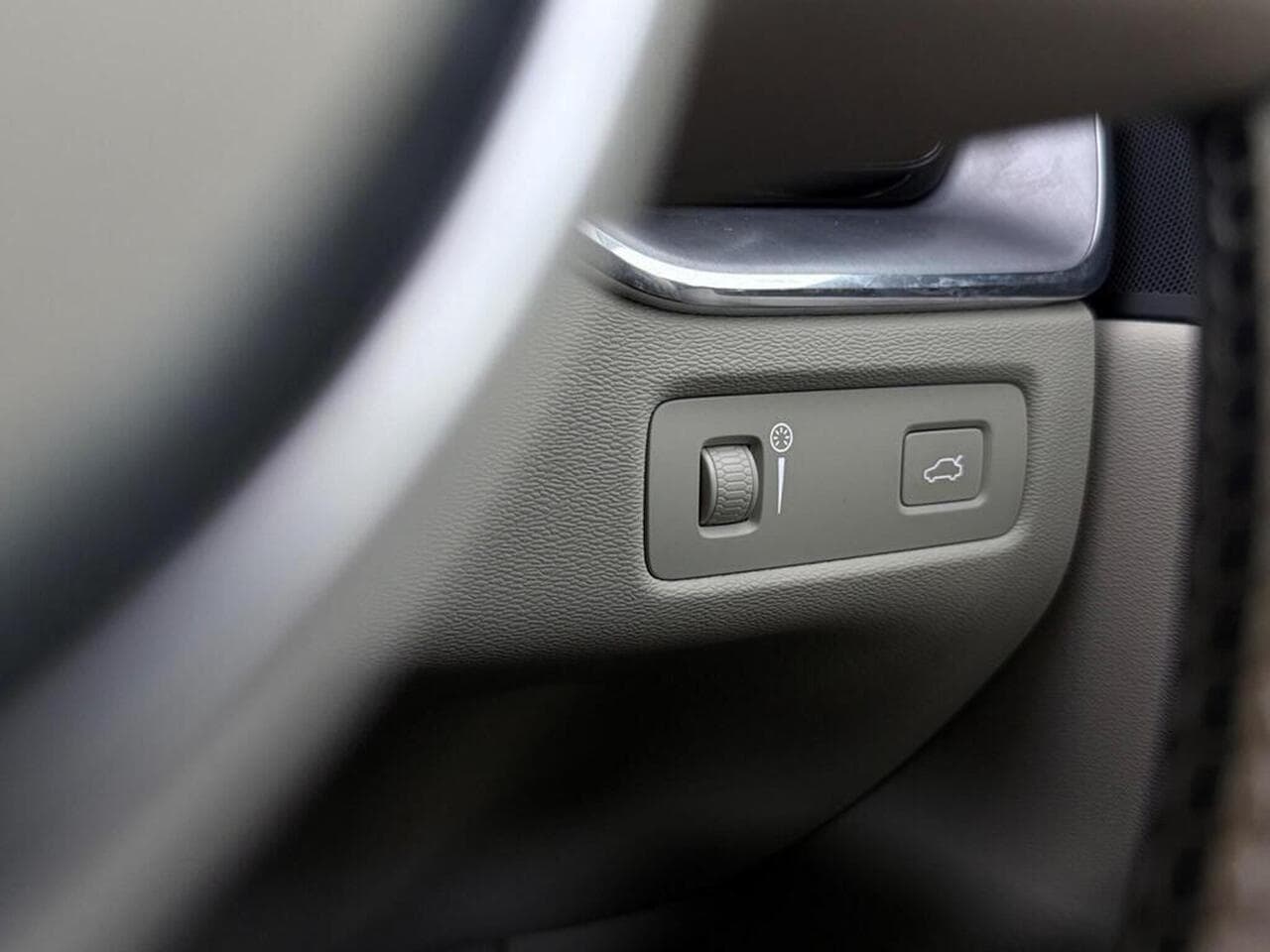 Volvo XC60 thumbnail Misc Controls