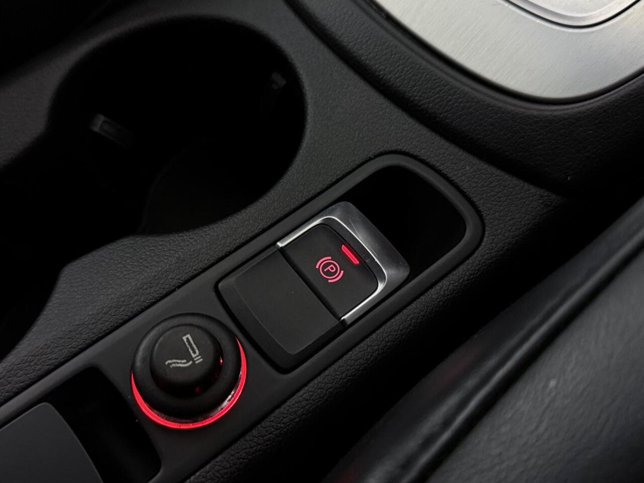 Audi Q3 thumbnail Misc Controls