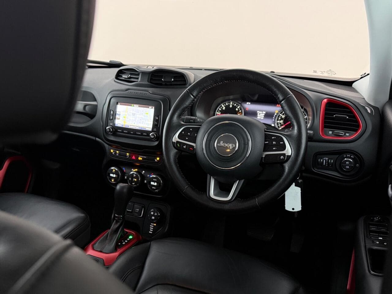 Jeep Renegade thumbnail Interior Front