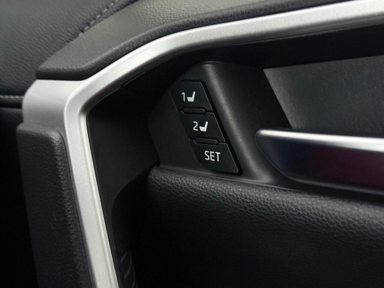 Toyota RAV4 thumbnail Misc Controls