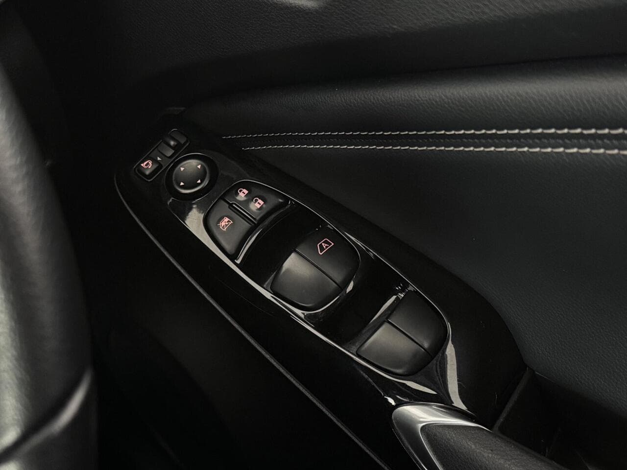 Nissan Juke thumbnail Misc Controls