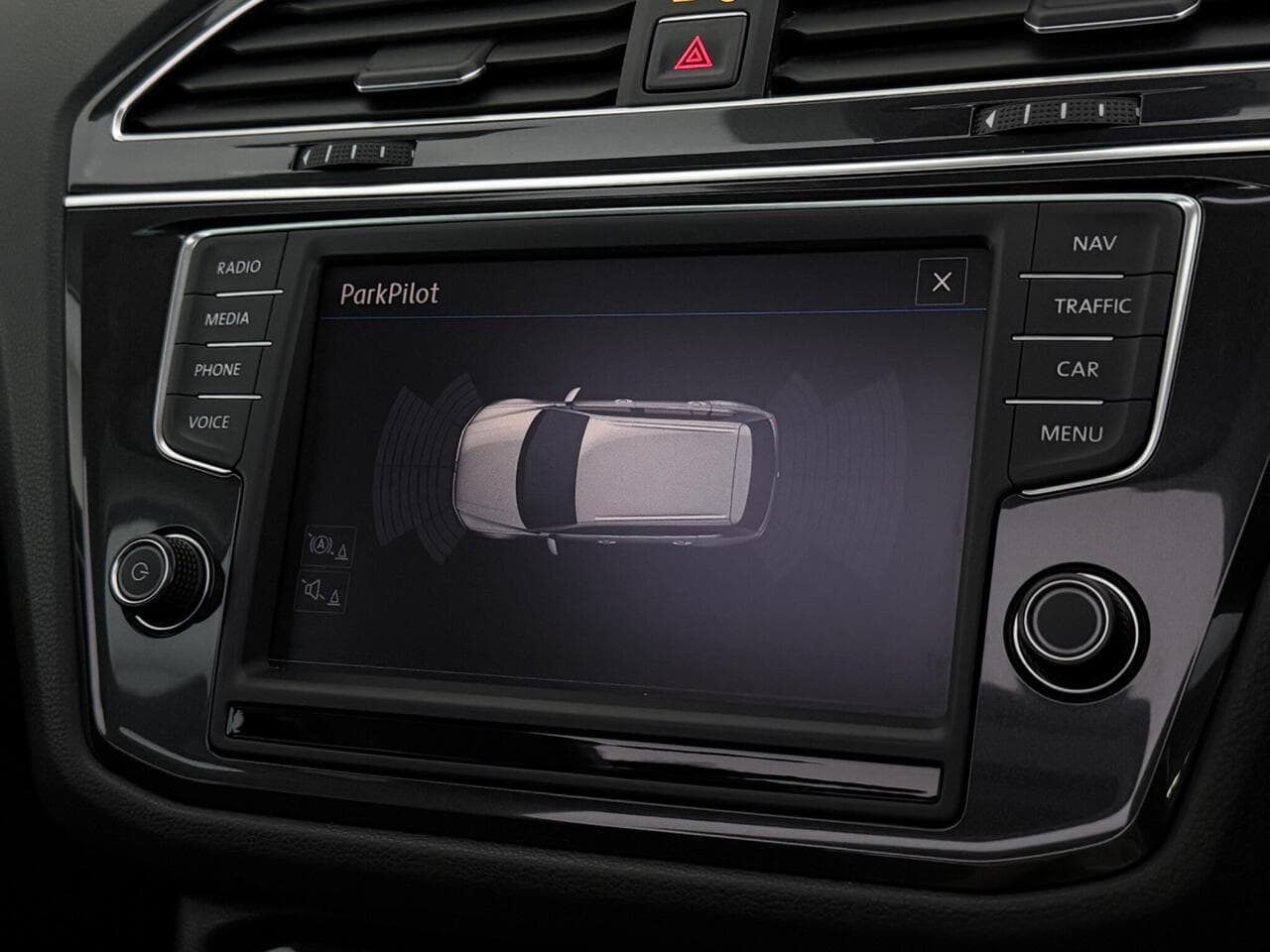 Volkswagen Tiguan thumbnail Infotainment System