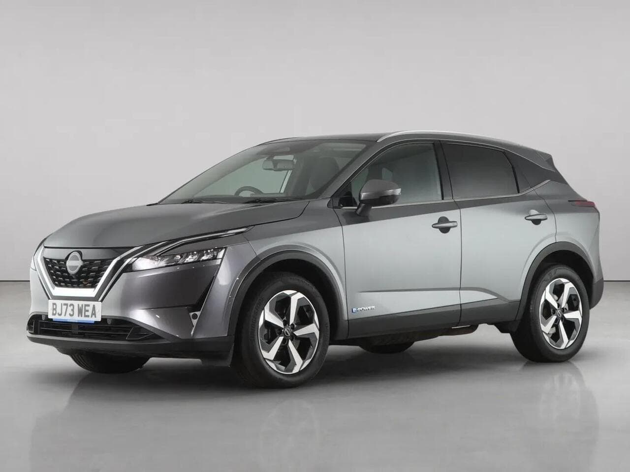 Nissan Qashqai thumbnail Front Left