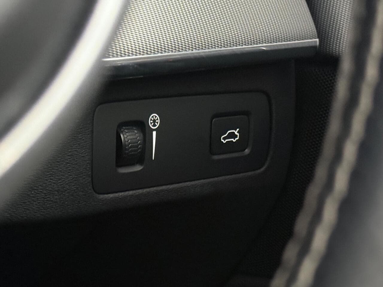 Volvo XC90 thumbnail Misc Controls