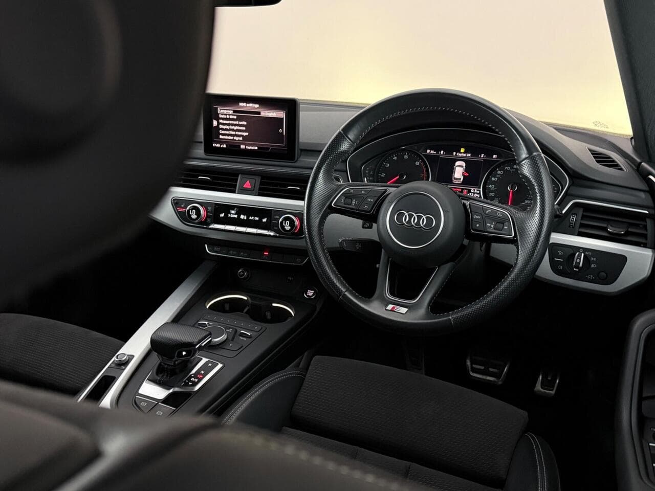 Audi A4 Avant thumbnail Interior Front