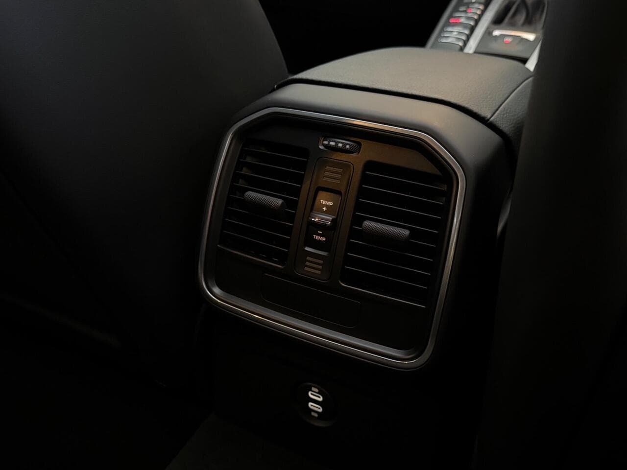Porsche Macan thumbnail Inconclusive