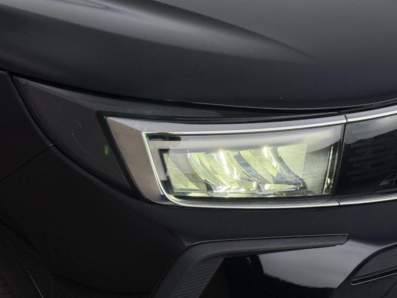 Vauxhall Grandland thumbnail Lights Front