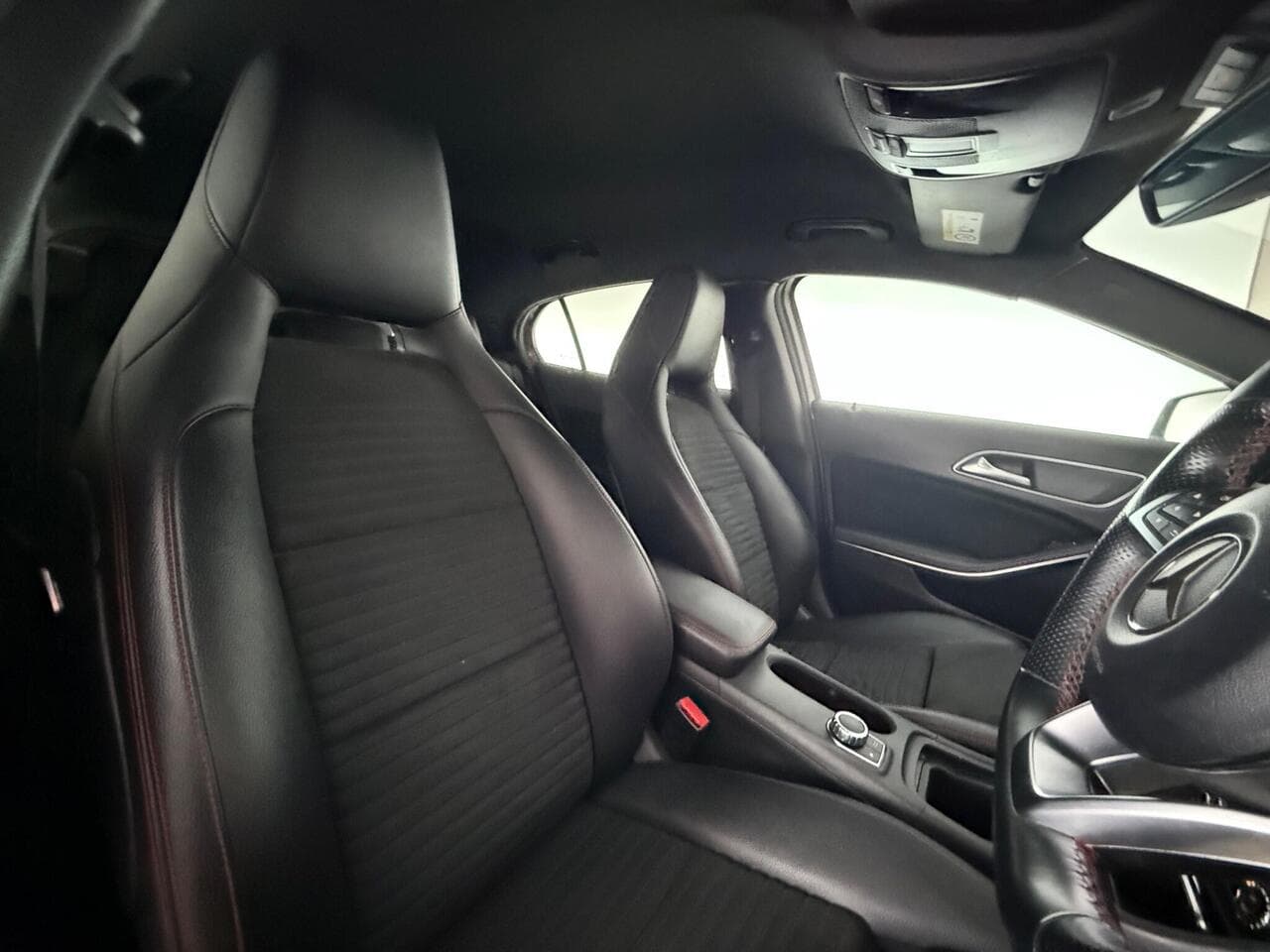 Mercedes-Benz GLA thumbnail Seat Driver