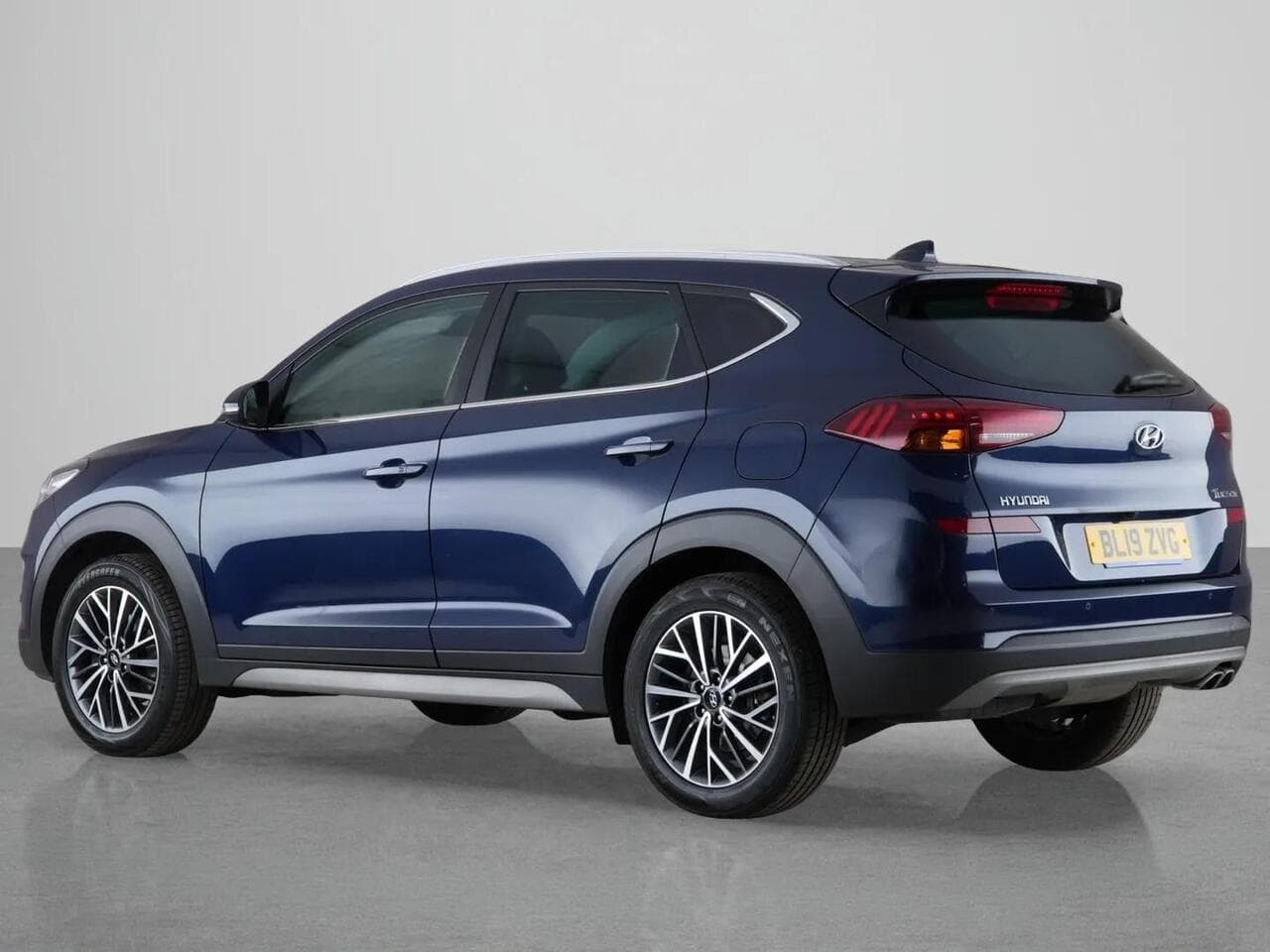 Hyundai TUCSON thumbnail Side Left