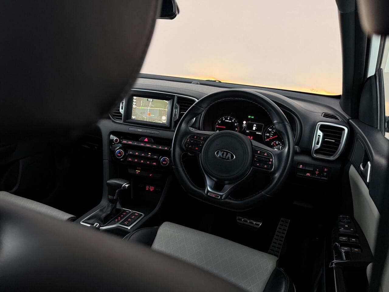 Kia Sportage thumbnail Interior Front