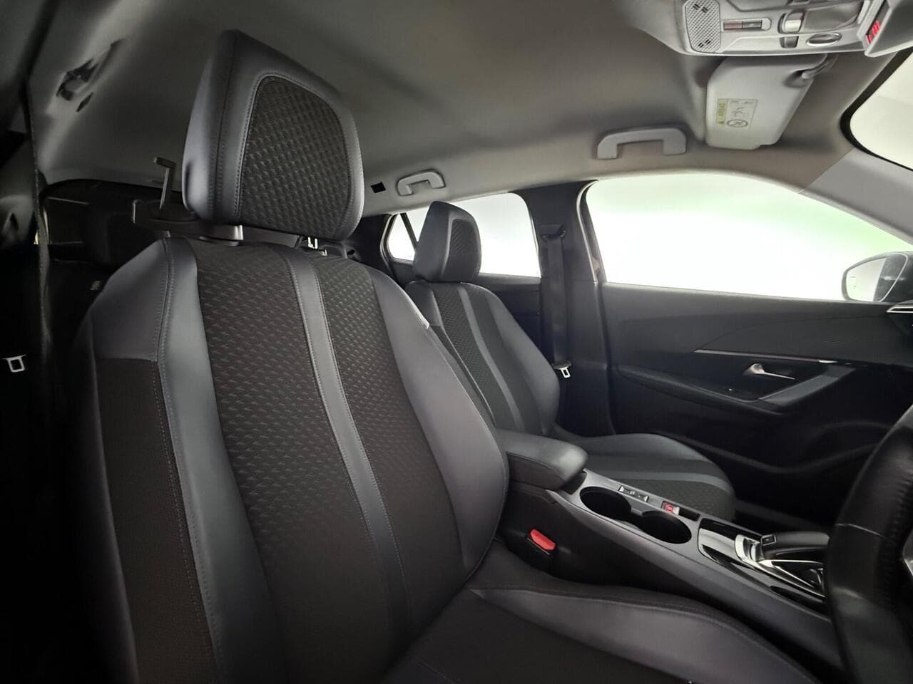 Peugeot 2008 thumbnail Seat Driver